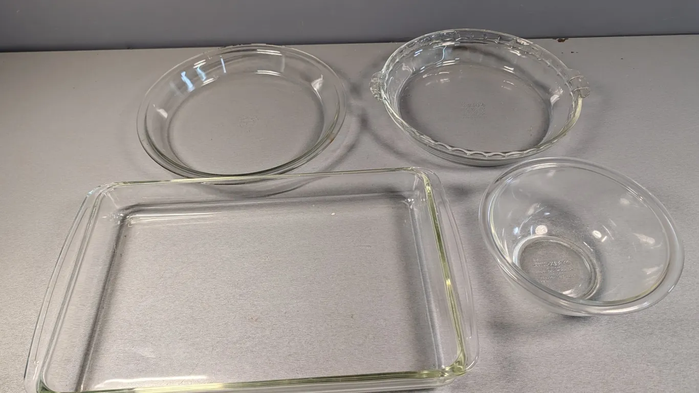 Pyrex Clear Glass Bakeware Lot, 4 Pieces