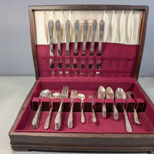 1847 Rogers Bros. "Adoration" Silverplate Flatware pieces in Wooden Case
