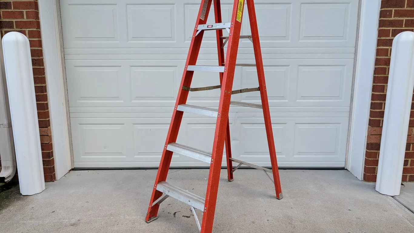 Werner 6 ft. Electro-Master Fiberglass Ladder