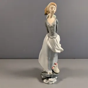 Lladro Porcelain Figurine Woman with Flowers
