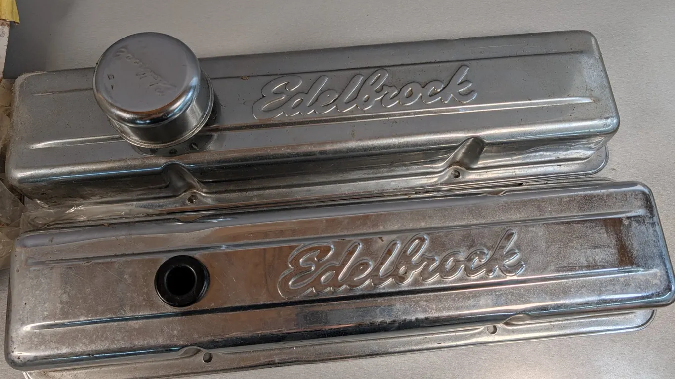 Edelbrock Signature Series Chrome Valve Covers
