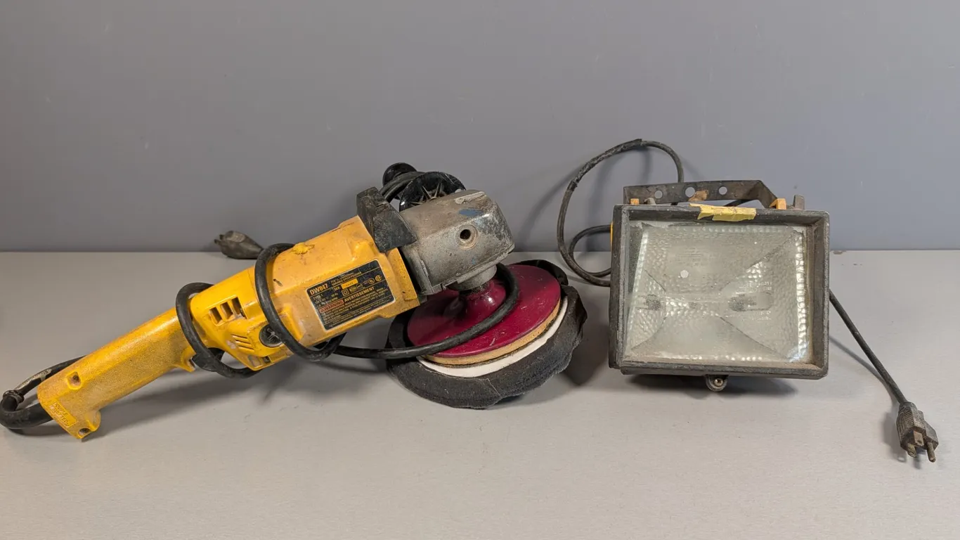 DeWalt DW847 Variable Speed Polisher and Work Light