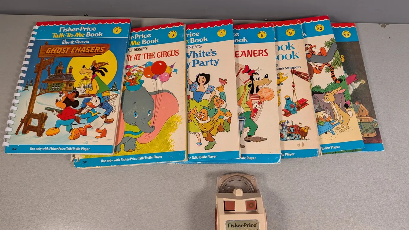 Fisher-Price Talk-To-Me Player with 8 Books