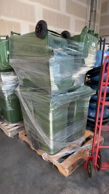 8 GREEN INDUSTRIAL HIGH-DENSITY PLASTIC MOBILE WASTE CONTAINMENT CONTAINER UNIT