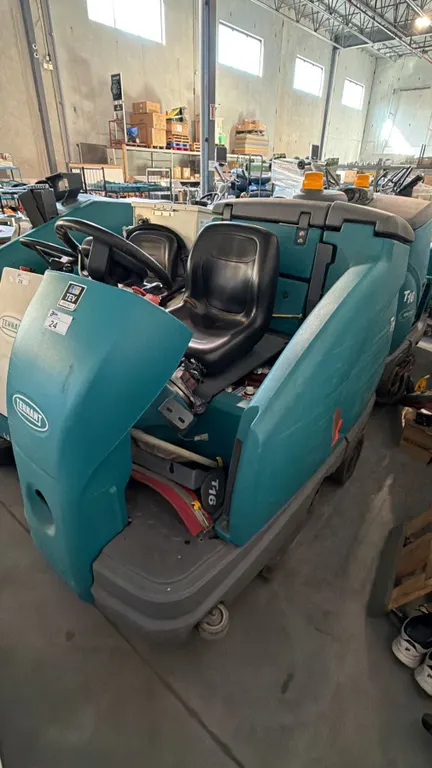 TENNANT T16 HEAVY-DUTY BATTERY-POWERED RIDE-ON FLOOR SCRUBBER - FOR PARTS/REPAIR