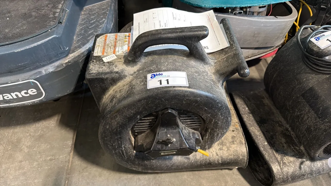 TENNANT COMMERCIAL CENTRIFUGAL AIR MOVER - CHASSIS ONLY NO FAN/CORD