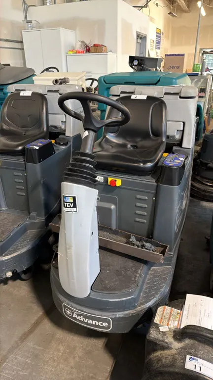 ADVANCE ES4000 COMMERCIAL CARPET EXTRACTOR SCRUBBER, GREY/BLUE, 24V MULTI-MODE