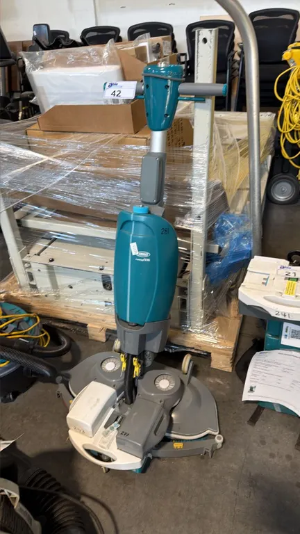 TENNANT I-MOP XXL PLUS CORDLESS LITHIUM-ION WALK-BEHIND FLOOR SCRUBBER