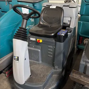 ADVANCE ES4000 TOTAL CARPET CARE SYSTEM 24V BATTERY-POWERED RIDE-ON MICRO-EXTRACTOR