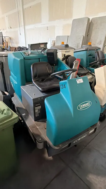 TENNANT T15 HEAVY-DUTY BATTERY-POWERED INDUSTRIAL RIDER FLOOR SCRUBBER CRATED BASE FRAMEWORK