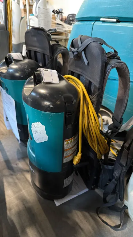 TENNANT V-BP-6 COMMERCIAL DRY HEPA FILTRATION BACKPACK VACUUM CLEANER