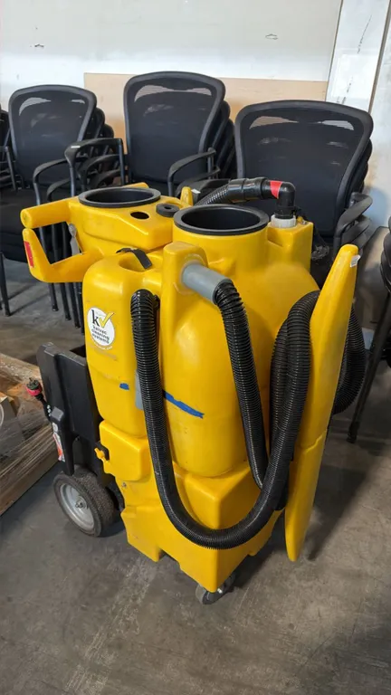 KAIVAC 1750 NO-TOUCH RESTROOM CLEANING SYSTEM MULTI-SURFACE SPRAY AND VACUUM EXTRACTION STATION