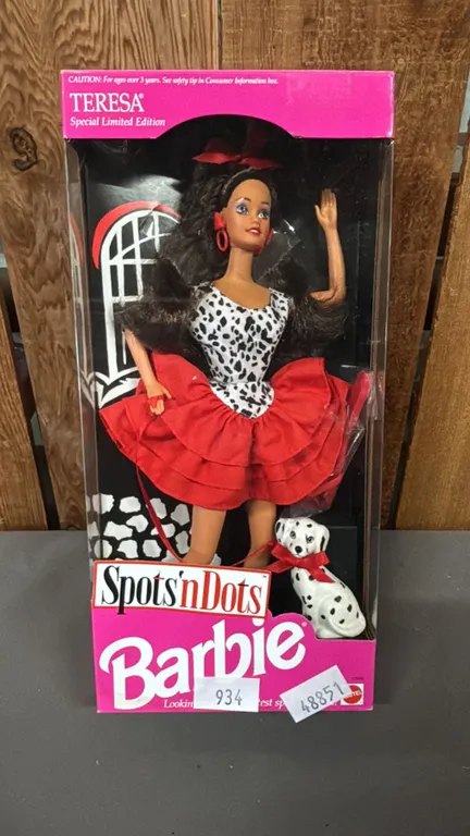 VINTAGE 1993 SPOTS 'N DOTS BARBIE *IN ORIGINAL BOX*