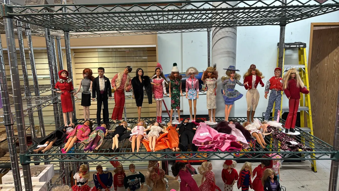 SHELF OF ASSORTED VINTAGE BARBIE & KEN DOLLS: SOME ON STANDS *NO BOXES*