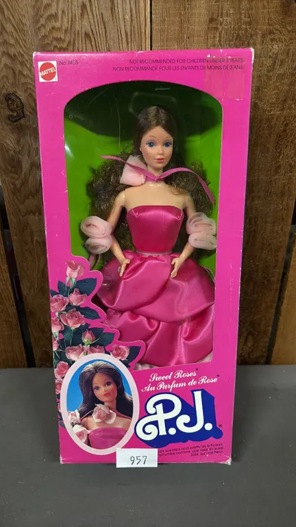 VINTAGE 1983 SWEET ROSES P.J. *IN ORIGINAL BOX*