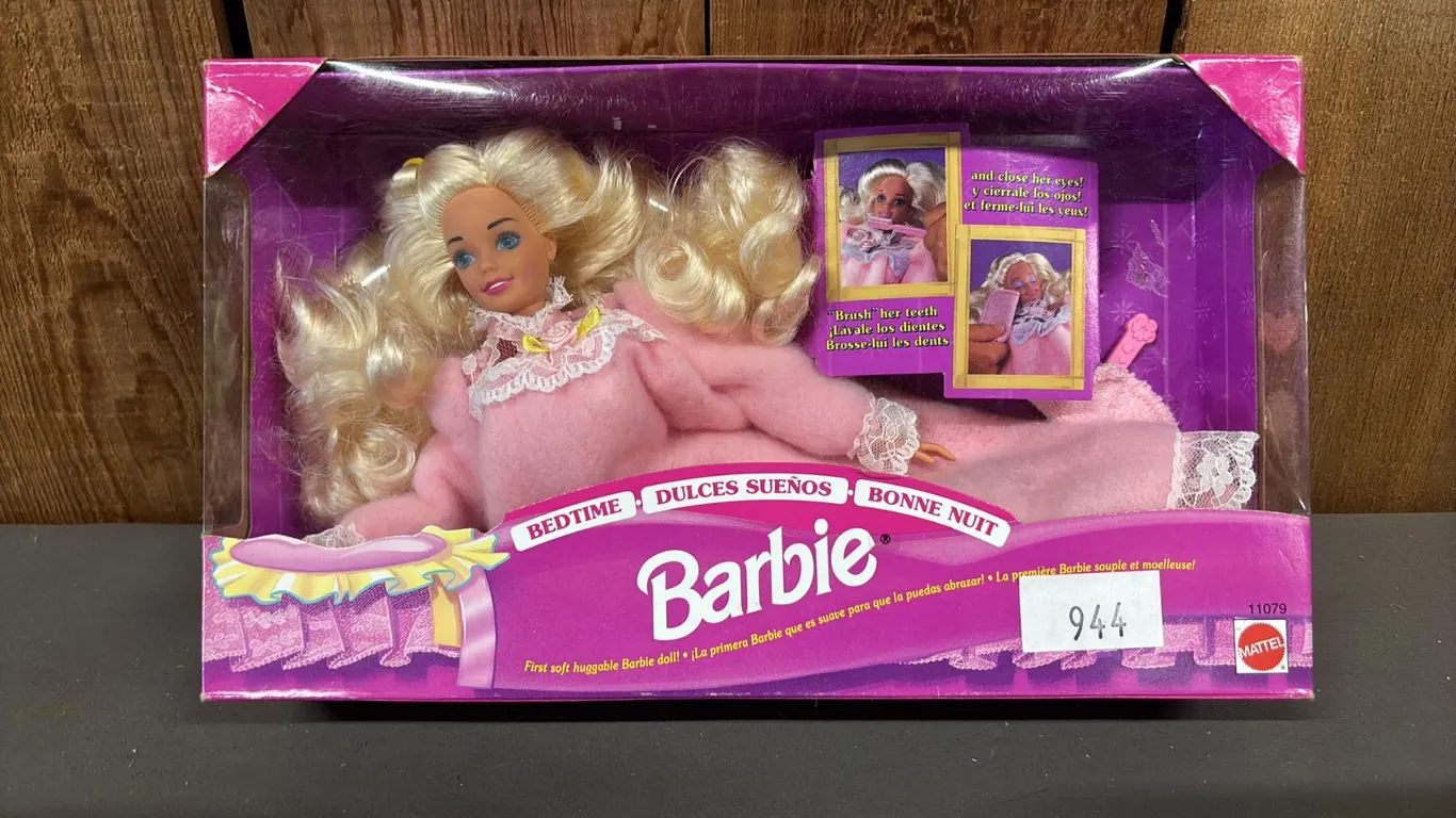 VINTAGE 1993 BEDTIME BARBIE *IN ORIGINAL BOX*
