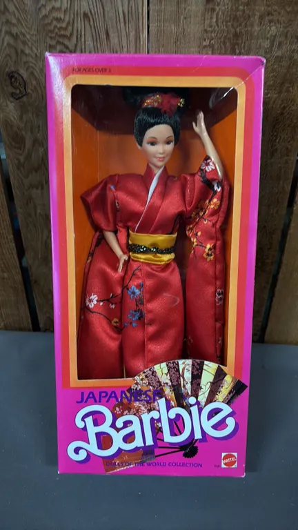 VINTAGE 1984 DOLLS OF THE WORLD COLLECTION JAPANESE BARBIE *IN ORIGINAL BOX*