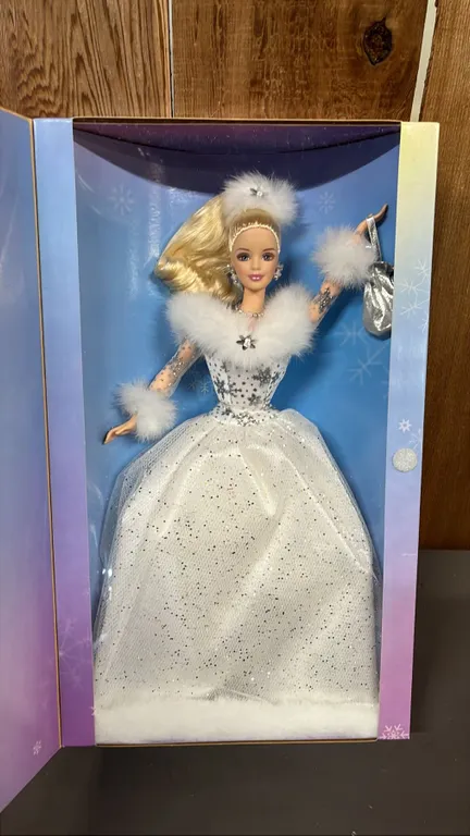 VINTAGE 2002 WINTER'S REFLECTION BARBIE *IN ORIGINAL BOX*