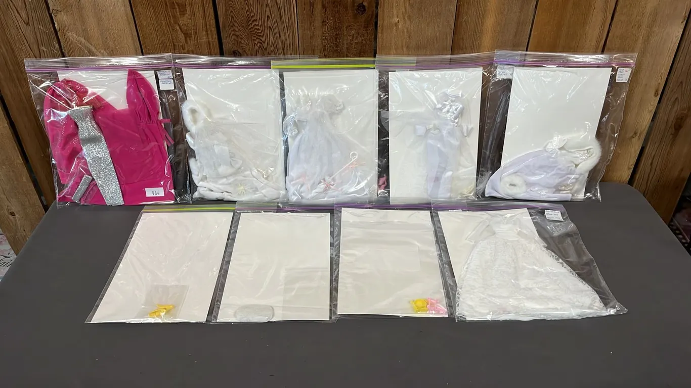 COLLECTION OF ASSORTED VINTAGE BARBIE CLOTHES IN BAGS *NO BOXES*