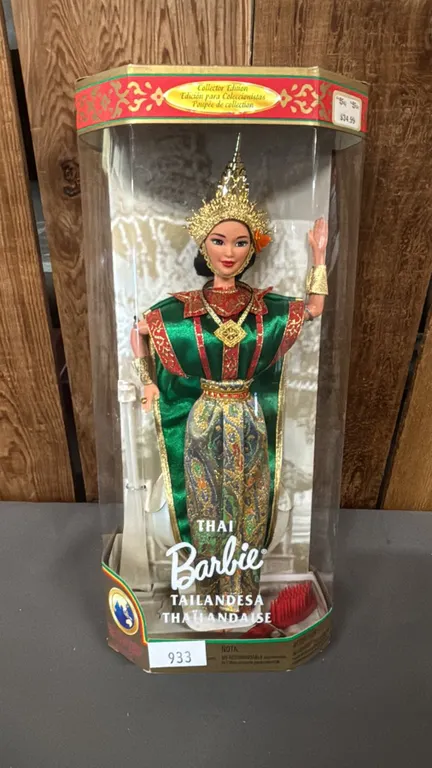 VINTAGE 1997 DOLLS OF THE WORLD COLLECTION THAI BARBIE *IN ORIGINAL BOX*