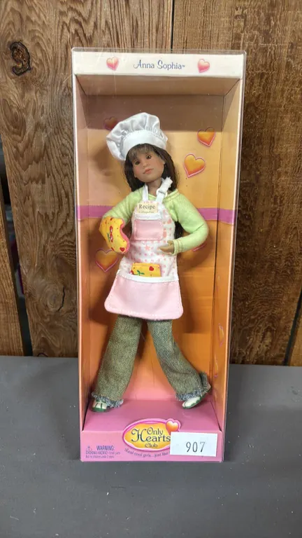 VINTAGE 2004 ONLY HEARTS CLUB ANNE SOPHIA DOLL *IN ORIGINAL BOX*