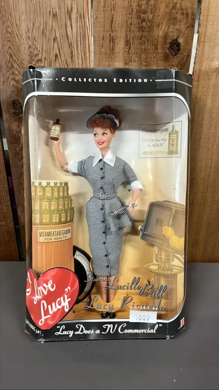 VINTAGE 1997 "I LOVE LUCY" EPISODE 30 "LUCY DOES A TV COMMERCIAL DOLL *SEALED IN ORIGINAL BOX*