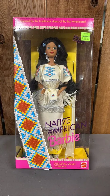 VINTAGE 1992 DOLLS OF THE WORLD COLLECTION NATIVE AMERICAN BARBIE *IN ORIGINAL BOX*
