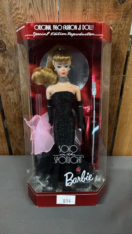VINTAGE 1994 SOLO IN THE SPOTLIGHT BARBIE: 1960 FASHION & DOLL REPRODUCTION *IN ORIGINAL BOX*
