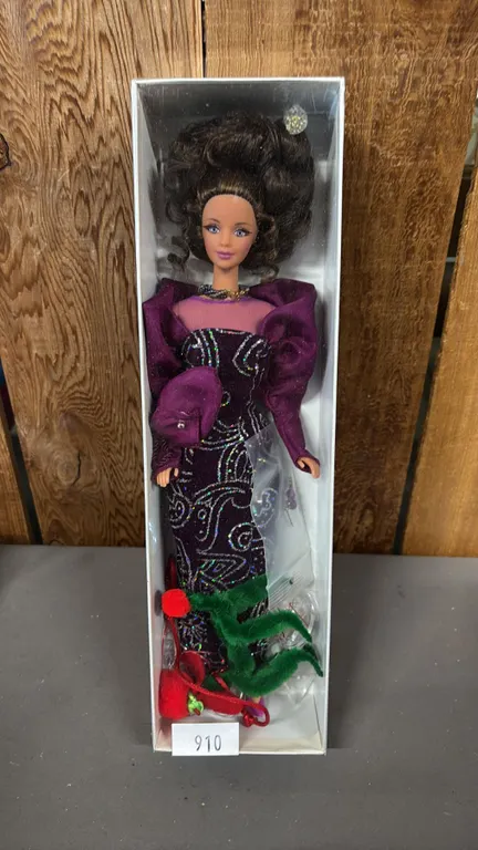 VINTAGE BARBIE IN 1995 FASHION AVENUE EVENING GOWN