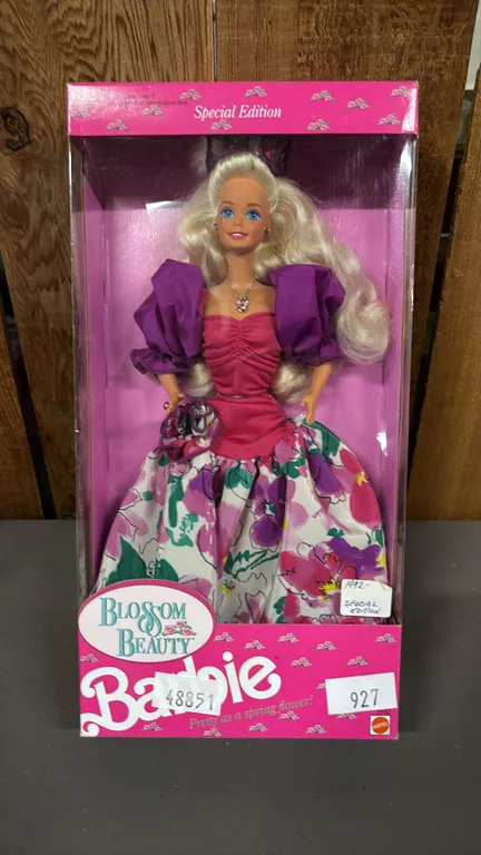 VINTAGE 1992 BLOSSOM & BEAUTY BARBIE *IN ORIGINAL BOX*