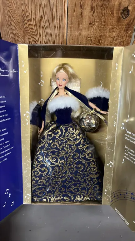 VINTAGE 2001 RING IN THE NEW YEAR BARBIE *IN ORIGINAL BOX*