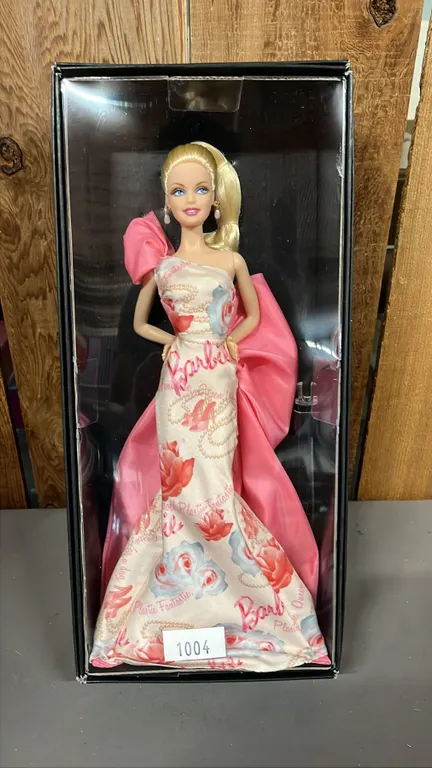 2010 AVON ROSE SPLENDOR PINK LABEL BARBIE DOLL *IN ORIGINAL BOX*
