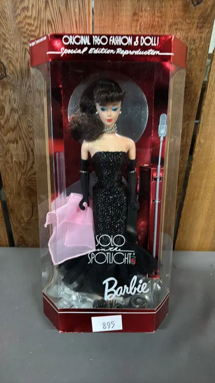 VTG 1994 SOLO IN THE SPOTLIGHT BRUNETTE BARBIE: 1960 FASHION & DOLL REPRODUCTION *IN ORIGINAL BOX*
