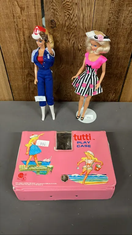 2 VINTAGE BARBIES (1 WITH STAND) & 1965 PINKY VINYL TUTTI PLAY CASE WITH ASSTD. VTG CLOTHES