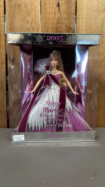 VINTAGE 2005 HOLIDAY BARBIE *IN ORIGINAL BOX*