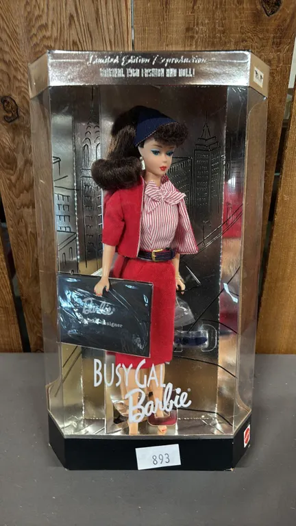VINTAGE 1995 BUSY GAL BARBIE: 1960 FASHION & DOLL REPRODUCTION *IN ORIGINAL BOX*