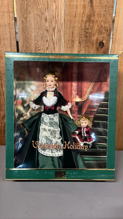 VINTAGE 2000 VICTORIAN HOLIDAY BARBIE & KELLY *IN ORIGINAL BOX*