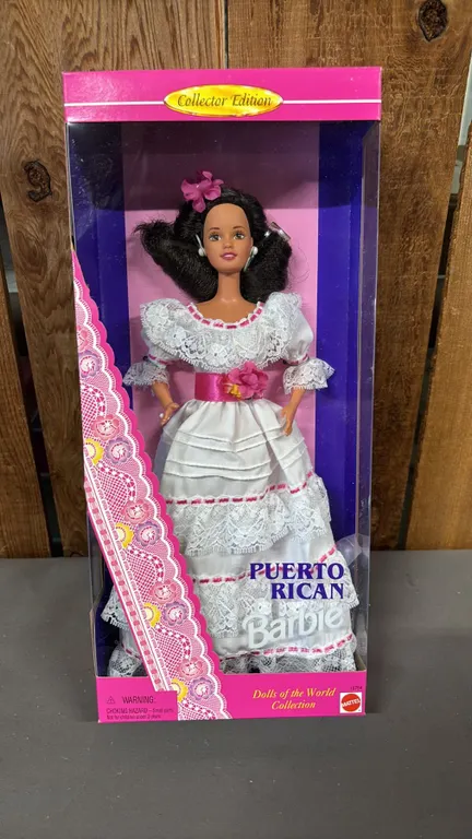 VINTAGE 1996 DOLLS OF THE WORLD COLLECTION PUERTO RICO BARBIE *IN ORIGINAL BOX*
