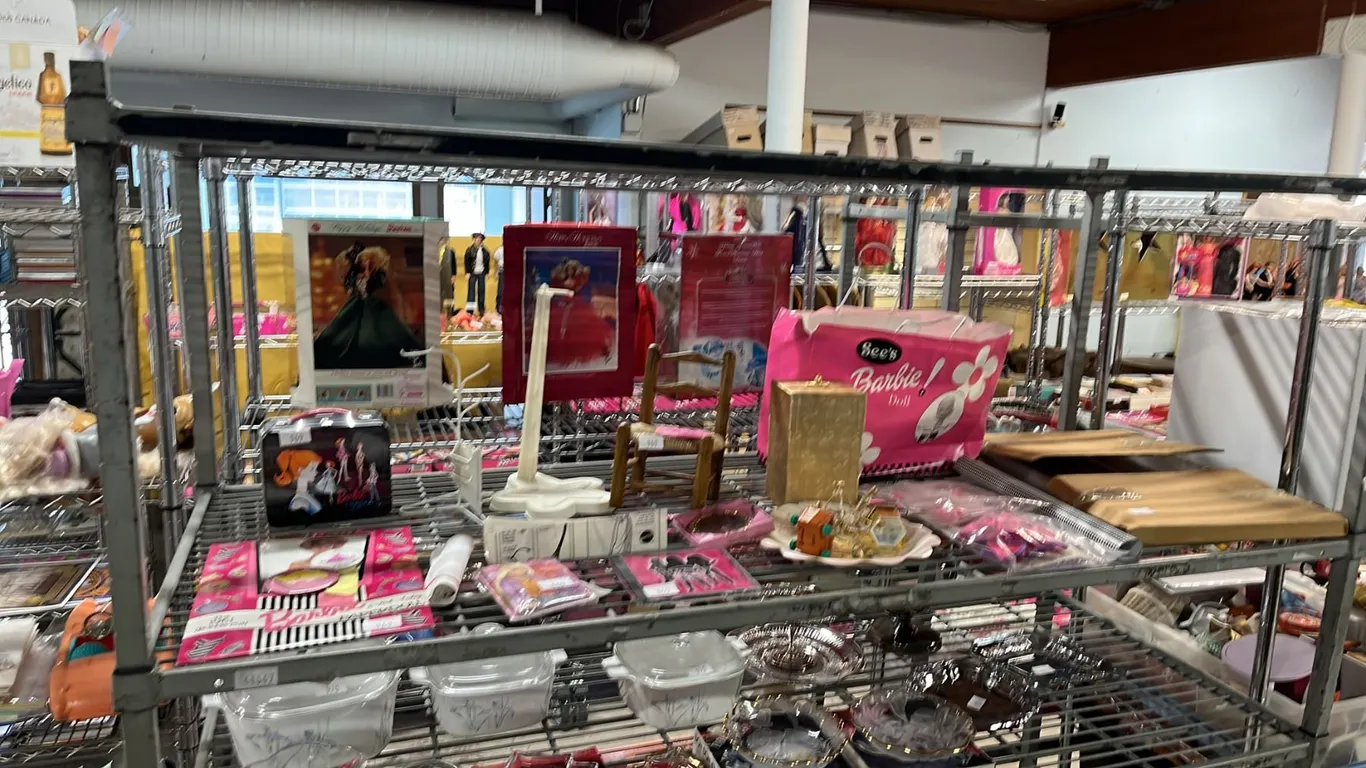 SHELF OF ASSORTED BARBIE COLLECTIBLES, MINIATURE FURNITURE & MORE
