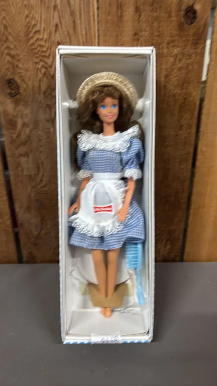 VINTAGE 1992 LITTLE DEBBIE BARBIE *IN ORIGINAL BOX*