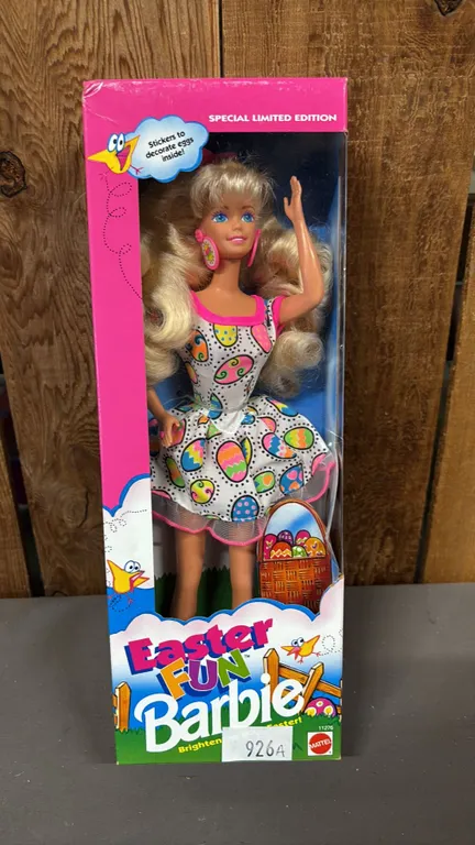 VINTAGE 1993 EASTER FUN BARBIE *IN ORIGINAL BOX*