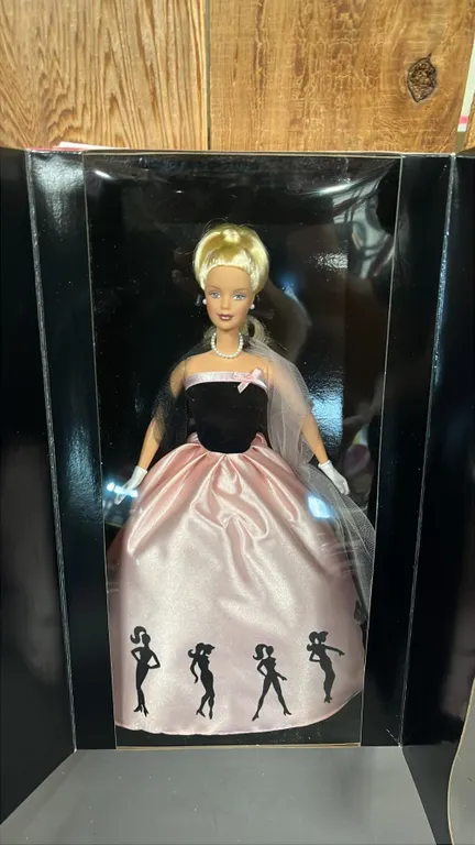 VINTAGE 2000 TIMELESS SILHOUETTE BARBIE *IN ORIGINAL BOX*
