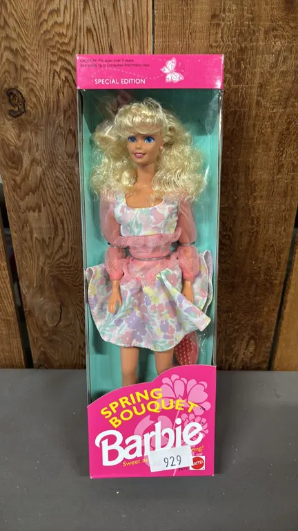 VINTAGE 1992 SPRING BOUQUET BARBIE *IN ORIGINAL BOX*