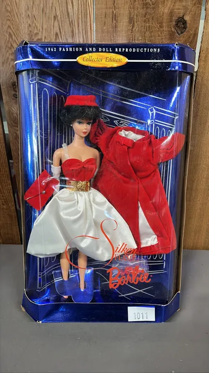 1997 VINTAGE SILKEN FLAME BARBIE: 1962 FASHION AND DOLL REPRODUCTION *IN ORIGINAL BOX*