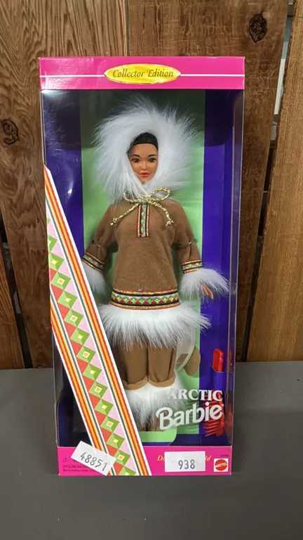 VINTAGE 1996 DOLLS OF THE WORLD COLLECTION ARCTIC BARBIE *IN ORIGINAL BOX*
