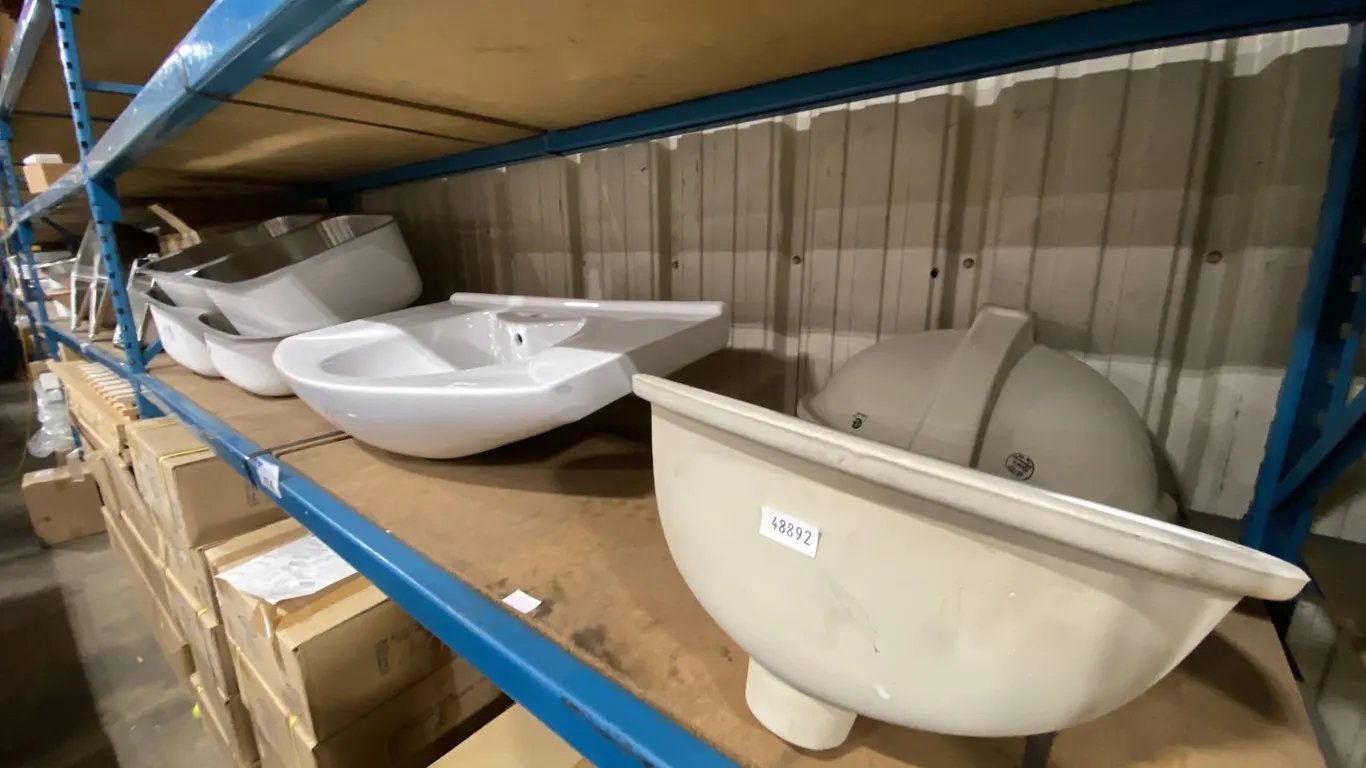 2 STAINLESS STEEL DOUBLE BASIN DROP IN SINKS & 4 PORCELAIN SINKS