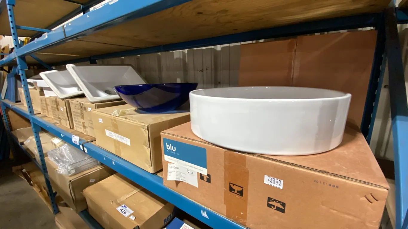 5 ASSORTED PORCELAIN SINKS & 1 BLUE GLASS SINK