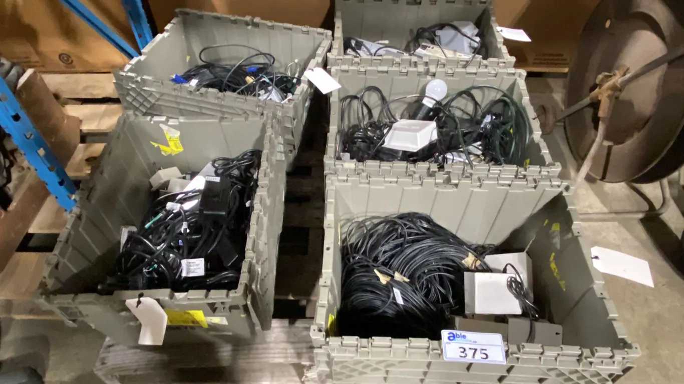 5 PLASTIC BINS OF ASSORTED ELECTRICAL ITEMS, BALLAST, LIGHTS & CABLES *PLASTIC BINS INCLUDED*