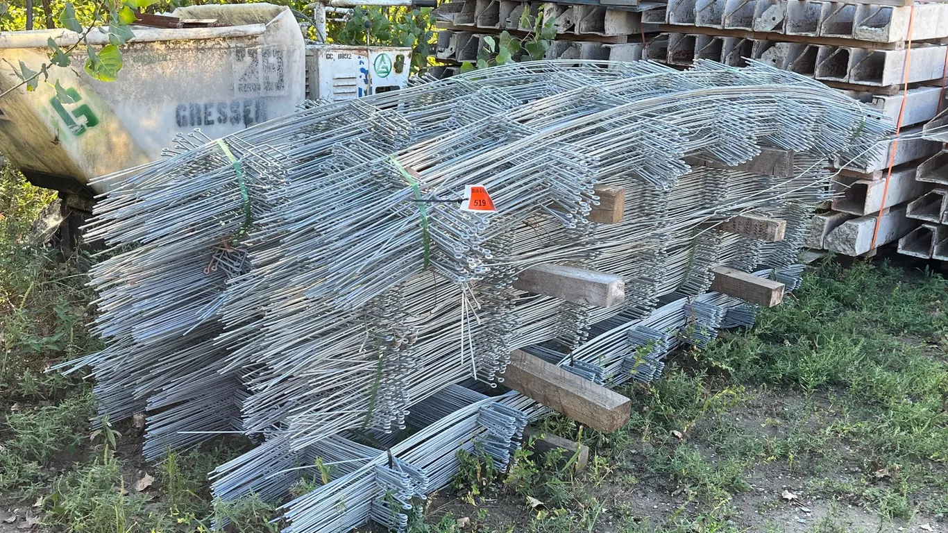 Approx. (150) Construction Dura-Eye Ladders