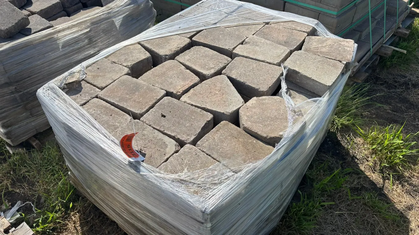 89 Sq. Ft. Lamont Circle Interlock Landscape Pavers